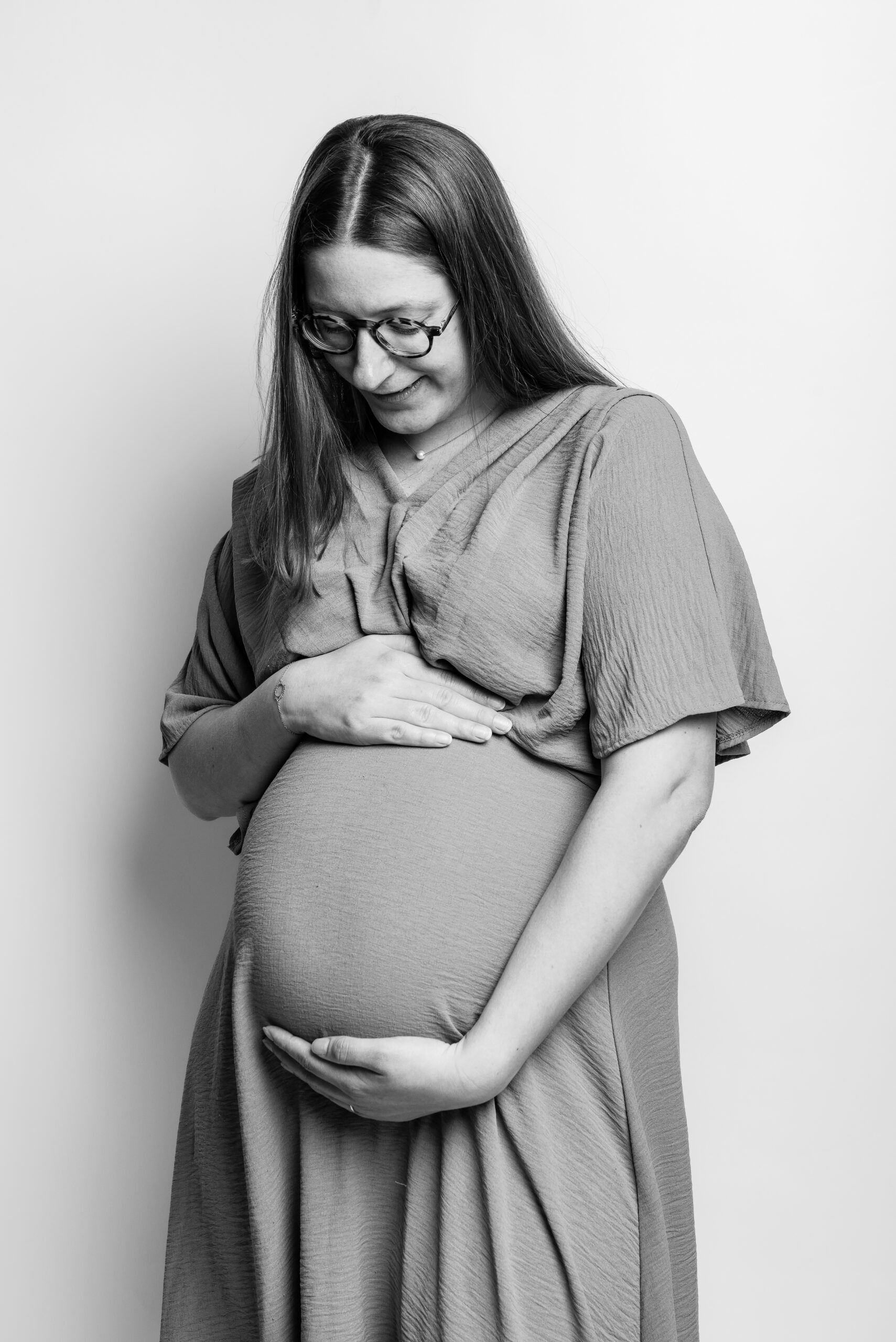 séance grossesse, prise en noir&blanc . Studio photo sur Cassel